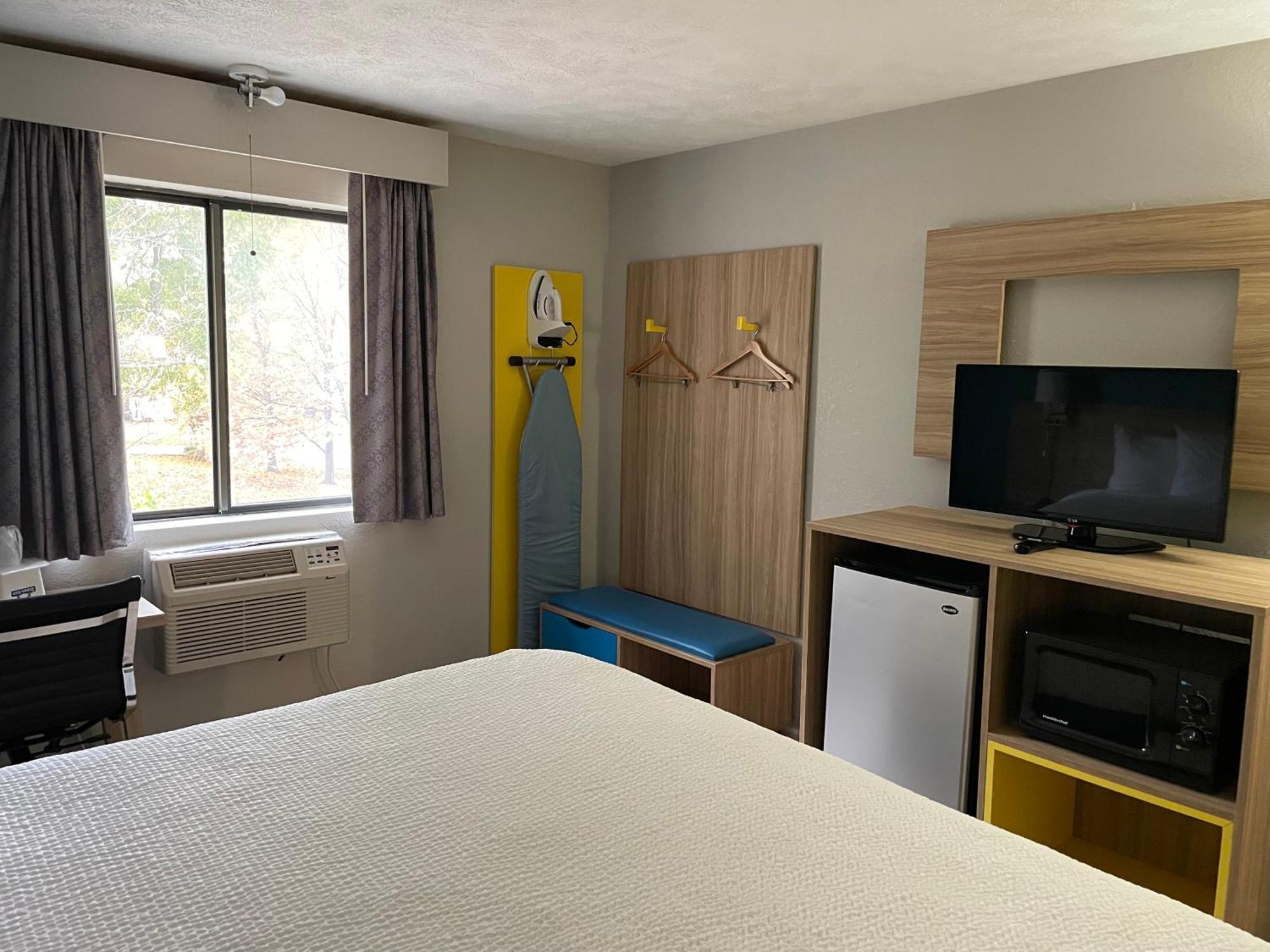 Days Inn By Wyndham Warrensburg Eksteriør bilde
